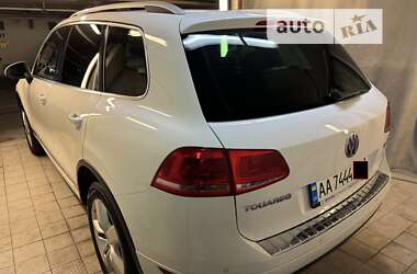 Внедорожник / Кроссовер Volkswagen Touareg 2012 в Киеве