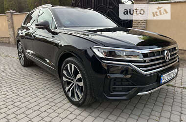 Позашляховик / Кросовер Volkswagen Touareg 2018 в Мукачевому