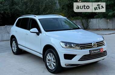 Внедорожник / Кроссовер Volkswagen Touareg 2013 в Киеве