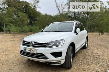 Внедорожник / Кроссовер Volkswagen Touareg 2015 в Кропивницком