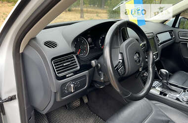 Внедорожник / Кроссовер Volkswagen Touareg 2015 в 
