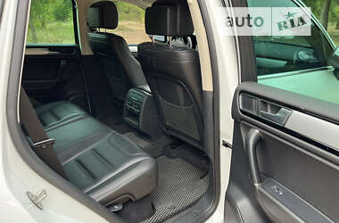 Внедорожник / Кроссовер Volkswagen Touareg 2015 в 