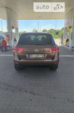 Внедорожник / Кроссовер Volkswagen Touareg 2012 в Львове