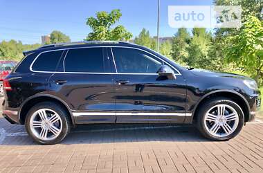 Позашляховик / Кросовер Volkswagen Touareg 2015 в Києві