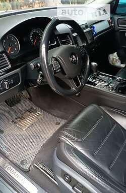 Внедорожник / Кроссовер Volkswagen Touareg 2011 в 