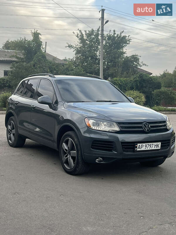 Внедорожник / Кроссовер Volkswagen Touareg 2011 в Вольнянске