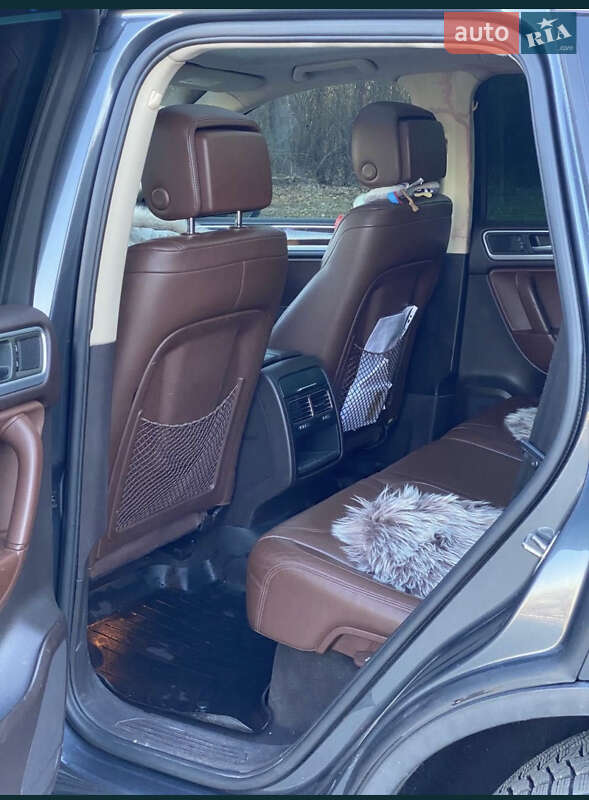 Внедорожник / Кроссовер Volkswagen Touareg 2011 в Вольнянске