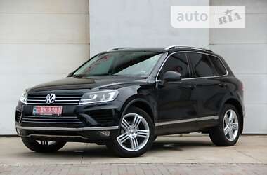 Внедорожник / Кроссовер Volkswagen Touareg 2015 в Сарнах