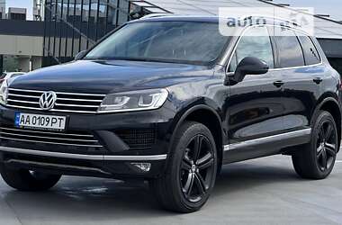 Внедорожник / Кроссовер Volkswagen Touareg 2014 в Киеве