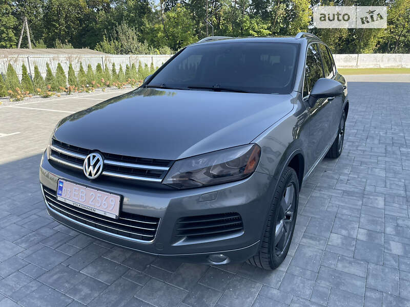 Позашляховик / Кросовер Volkswagen Touareg 2010 в Луцьку