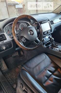 Позашляховик / Кросовер Volkswagen Touareg 2011 в Миколаєві