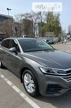 Внедорожник / Кроссовер Volkswagen Touareg 2019 в Киеве