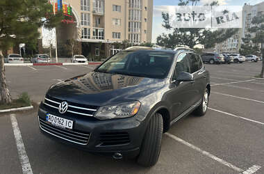 Внедорожник / Кроссовер Volkswagen Touareg 2012 в Николаеве