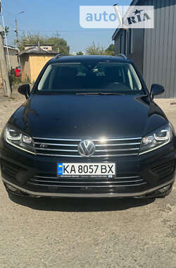 Внедорожник / Кроссовер Volkswagen Touareg 2015 в Киеве