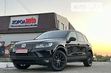 Внедорожник / Кроссовер Volkswagen Touareg 2015 в Хороле