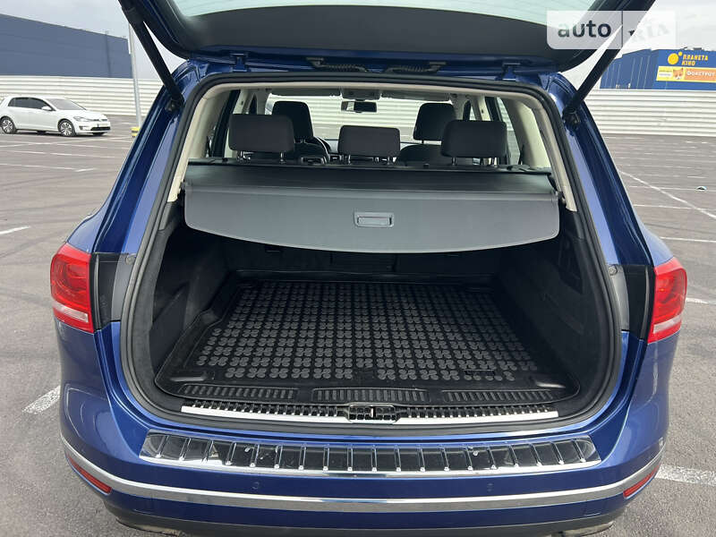Позашляховик / Кросовер Volkswagen Touareg 2015 в Львові
