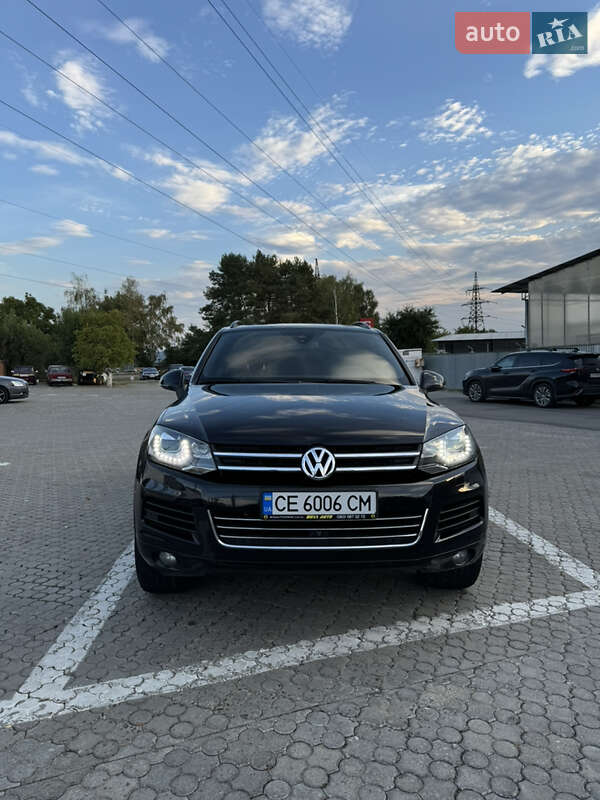 Внедорожник / Кроссовер Volkswagen Touareg 2011 в Черновцах