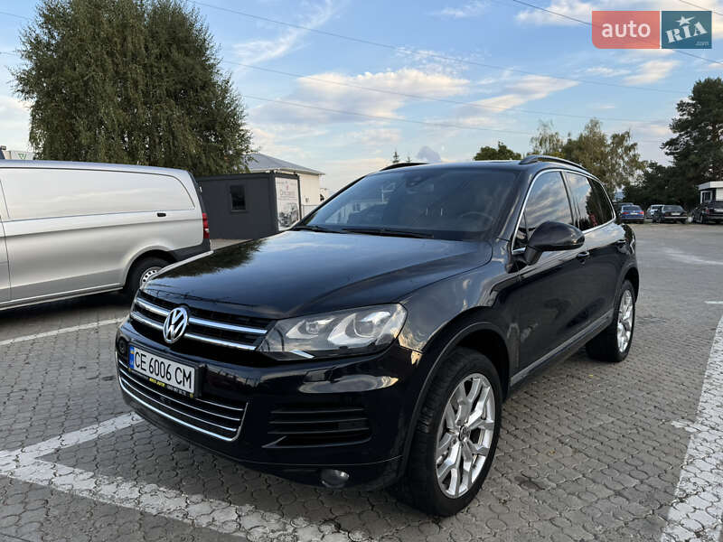 Внедорожник / Кроссовер Volkswagen Touareg 2011 в Черновцах