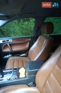 Внедорожник / Кроссовер Volkswagen Touareg 2004 в 