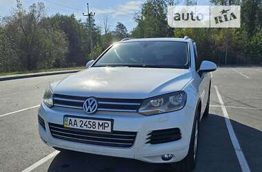 Внедорожник / Кроссовер Volkswagen Touareg 2013 в Буче