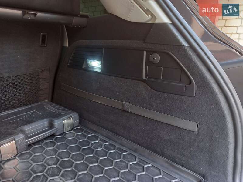 Внедорожник / Кроссовер Volkswagen Touareg 2012 в Тернополе
