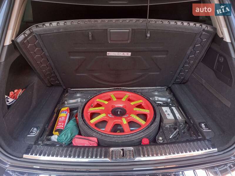 Внедорожник / Кроссовер Volkswagen Touareg 2012 в Тернополе