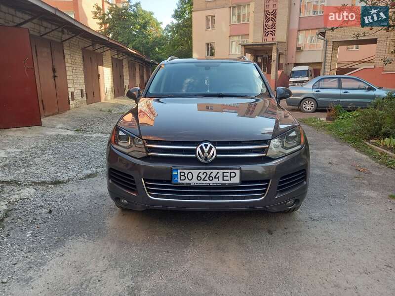 Внедорожник / Кроссовер Volkswagen Touareg 2012 в Тернополе