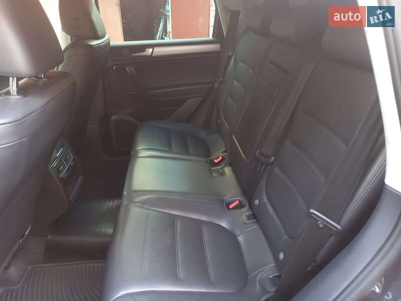 Внедорожник / Кроссовер Volkswagen Touareg 2012 в Тернополе