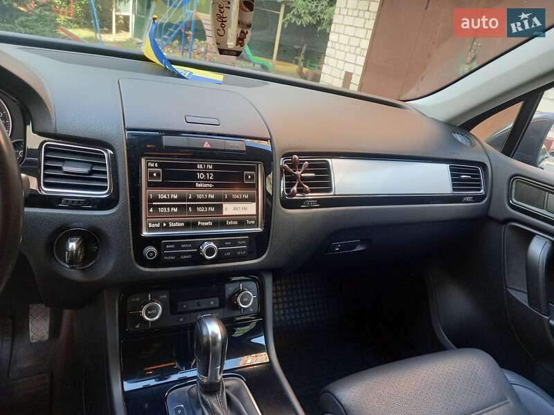 Внедорожник / Кроссовер Volkswagen Touareg 2012 в Тернополе