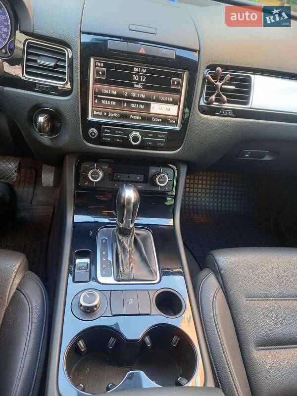 Внедорожник / Кроссовер Volkswagen Touareg 2012 в Тернополе