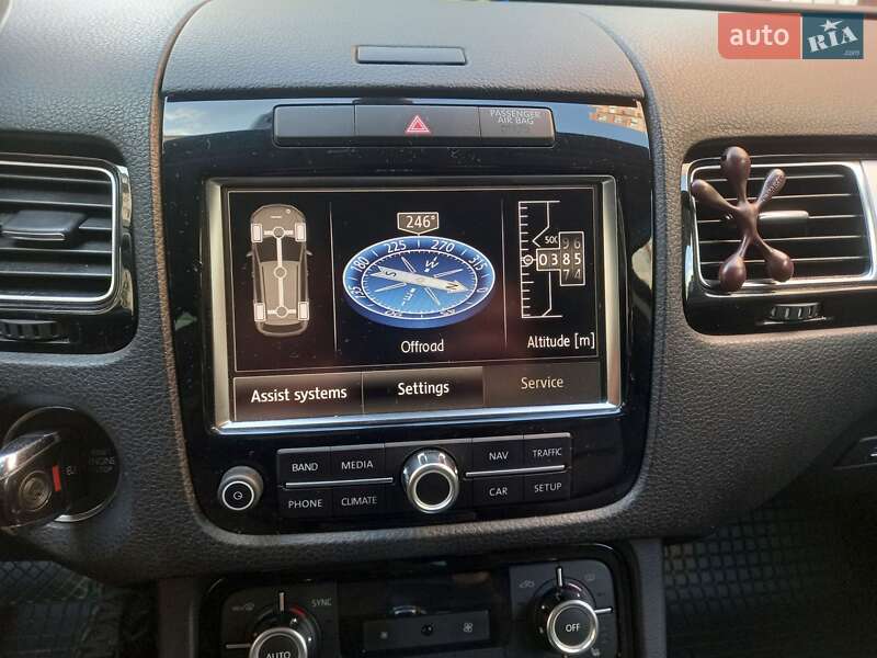 Внедорожник / Кроссовер Volkswagen Touareg 2012 в Тернополе