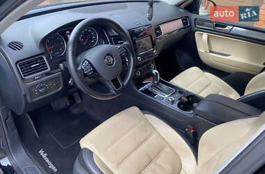 Внедорожник / Кроссовер Volkswagen Touareg 2012 в 