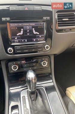 Внедорожник / Кроссовер Volkswagen Touareg 2012 в 