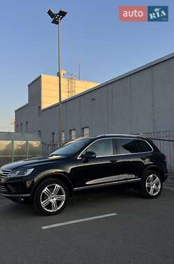 Внедорожник / Кроссовер Volkswagen Touareg 2014 в Киеве