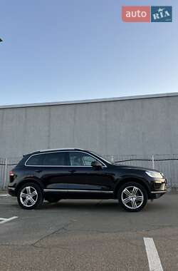 Внедорожник / Кроссовер Volkswagen Touareg 2014 в Киеве