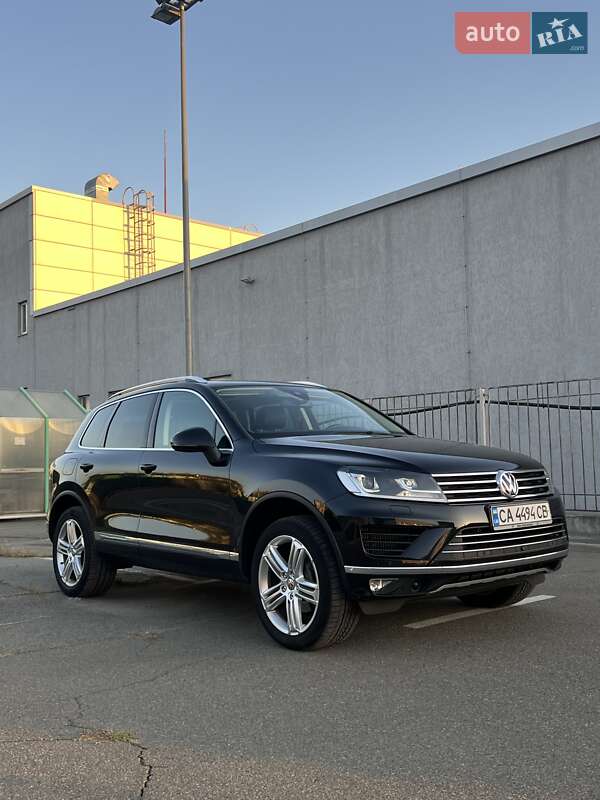 Внедорожник / Кроссовер Volkswagen Touareg 2014 в Киеве