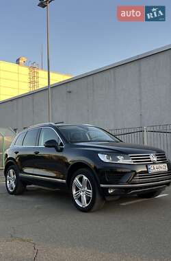 Внедорожник / Кроссовер Volkswagen Touareg 2014 в Киеве