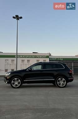 Внедорожник / Кроссовер Volkswagen Touareg 2014 в Киеве