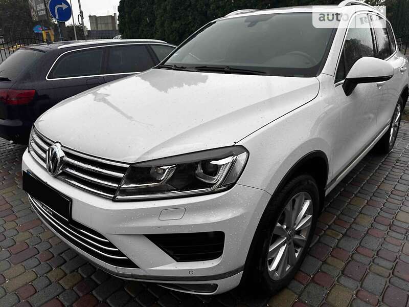 Внедорожник / Кроссовер Volkswagen Touareg 2015 в Тернополе