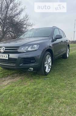 Внедорожник / Кроссовер Volkswagen Touareg 2012 в Харькове