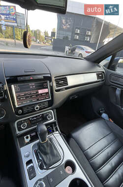 Внедорожник / Кроссовер Volkswagen Touareg 2012 в 