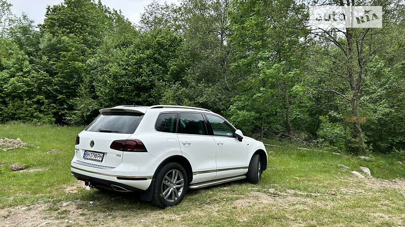 Позашляховик / Кросовер Volkswagen Touareg 2015 в Одесі