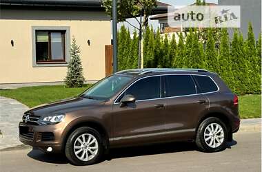 Внедорожник / Кроссовер Volkswagen Touareg 2012 в Днепре