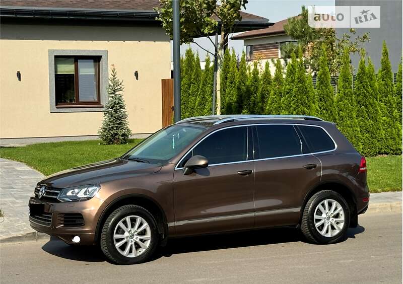 Внедорожник / Кроссовер Volkswagen Touareg 2012 в Днепре