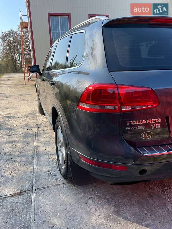 Внедорожник / Кроссовер Volkswagen Touareg 2011 в Сарнах