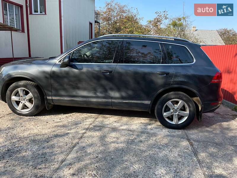 Внедорожник / Кроссовер Volkswagen Touareg 2011 в Сарнах