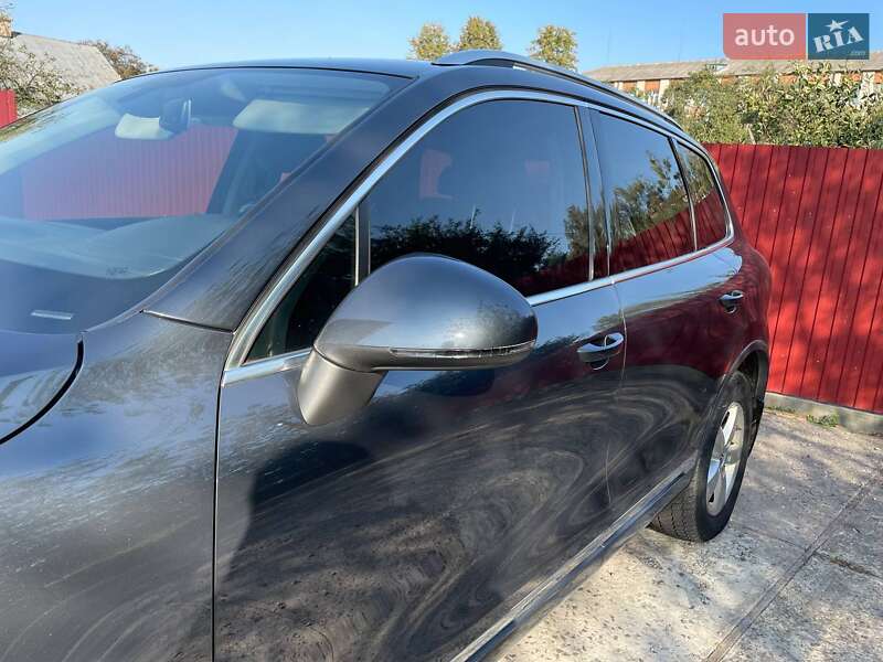 Внедорожник / Кроссовер Volkswagen Touareg 2011 в Сарнах