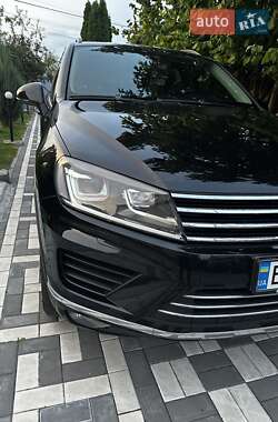 Внедорожник / Кроссовер Volkswagen Touareg 2016 в 