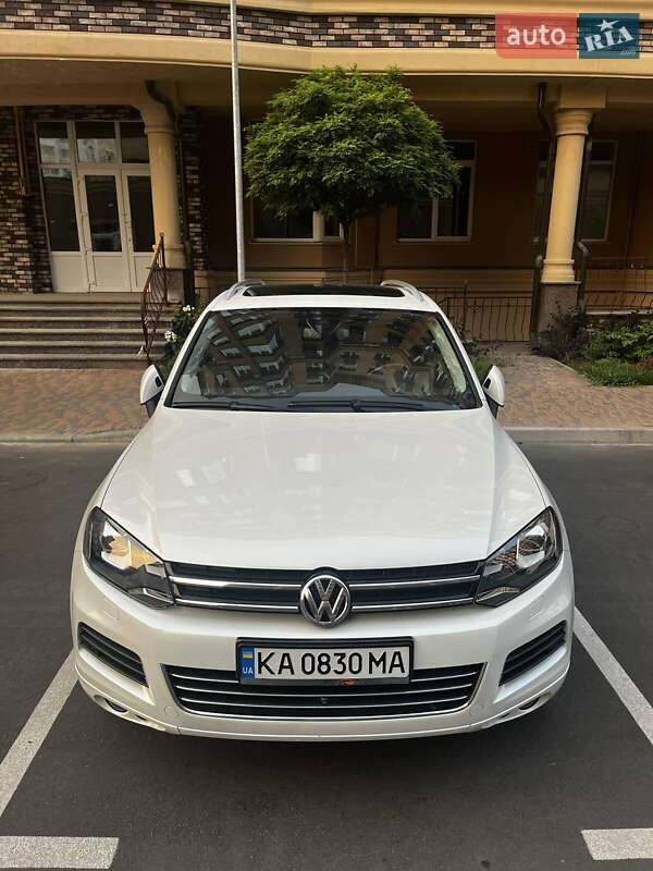 Позашляховик / Кросовер Volkswagen Touareg 2013 в Києві