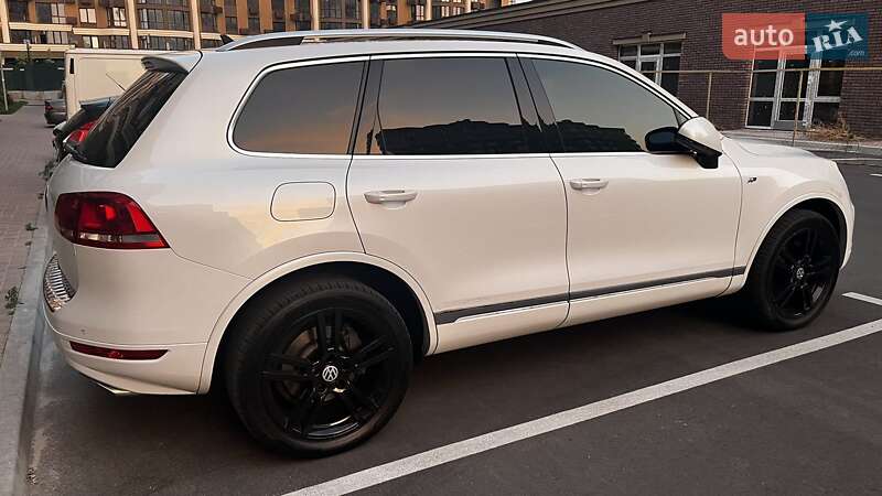 Позашляховик / Кросовер Volkswagen Touareg 2013 в Києві
